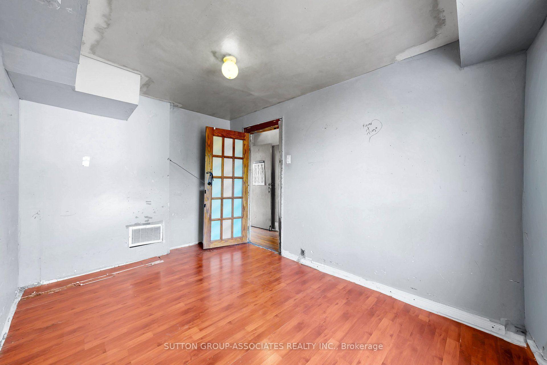 Photo 18 of 18 1/2 Bellevue Avenue, Toronto, Kensington-Chinatown — HOMEH