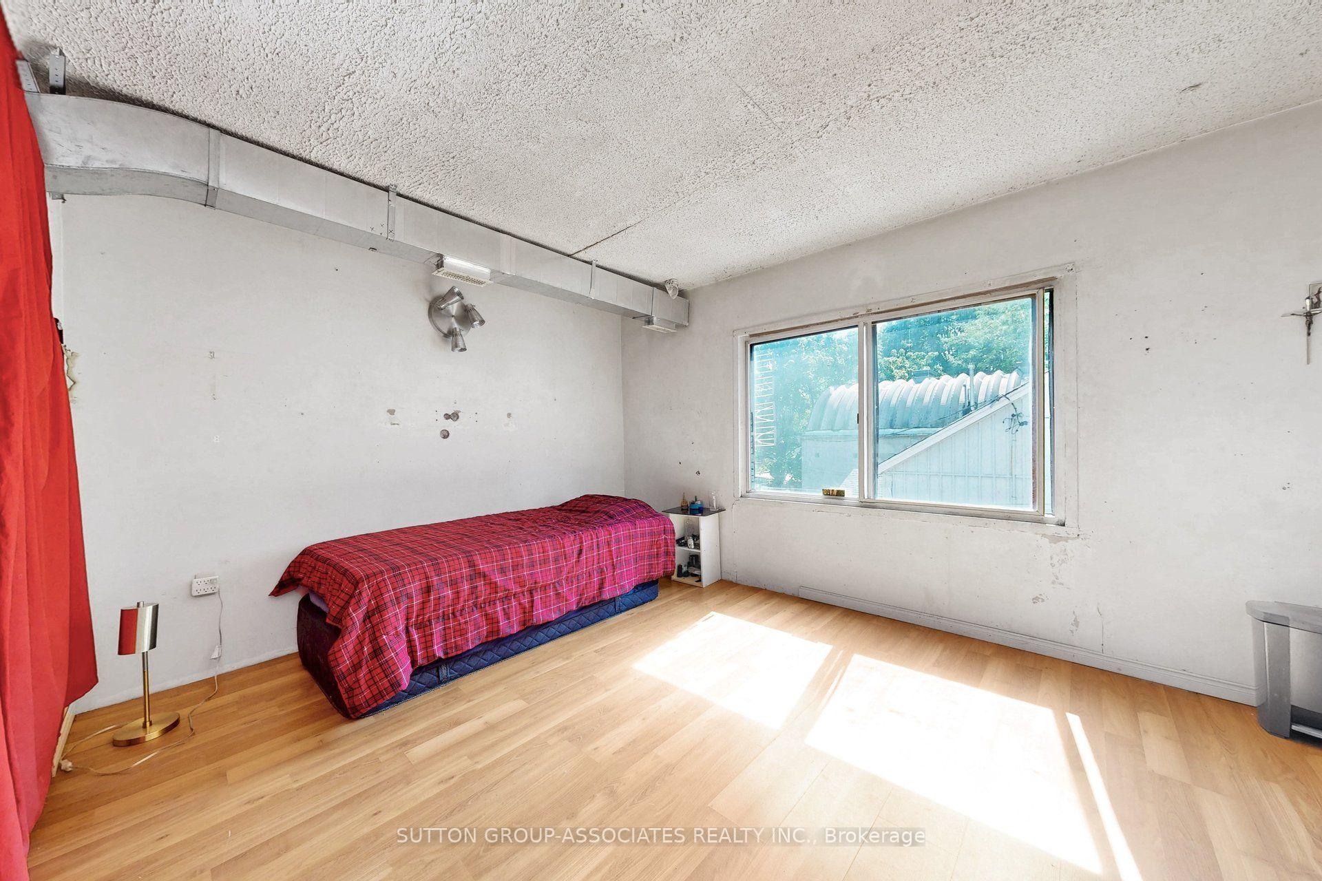 Photo 19 of 18 1/2 Bellevue Avenue, Toronto, Kensington-Chinatown — HOMEH