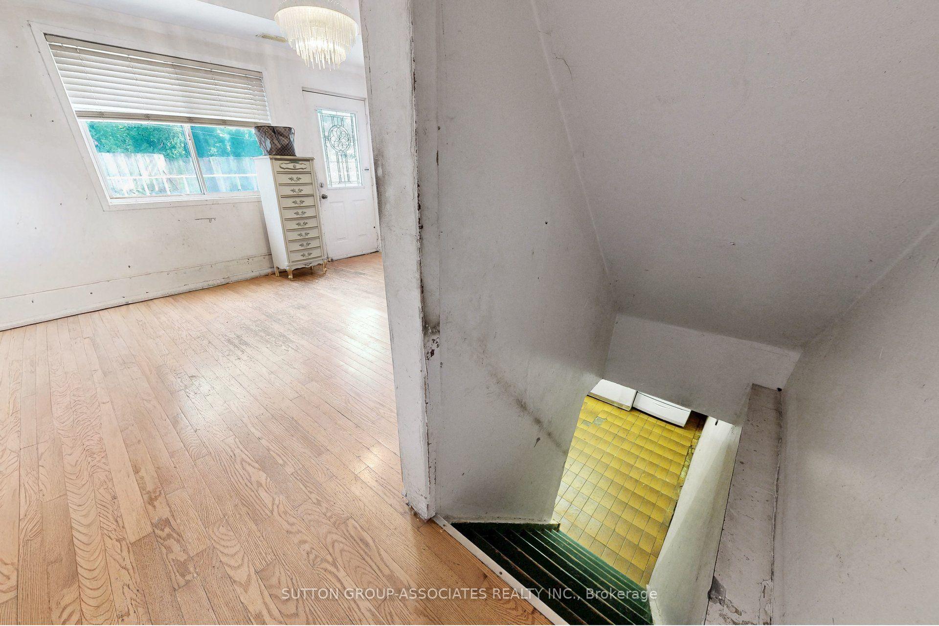 Photo 21 of 18 1/2 Bellevue Avenue, Toronto, Kensington-Chinatown — HOMEH