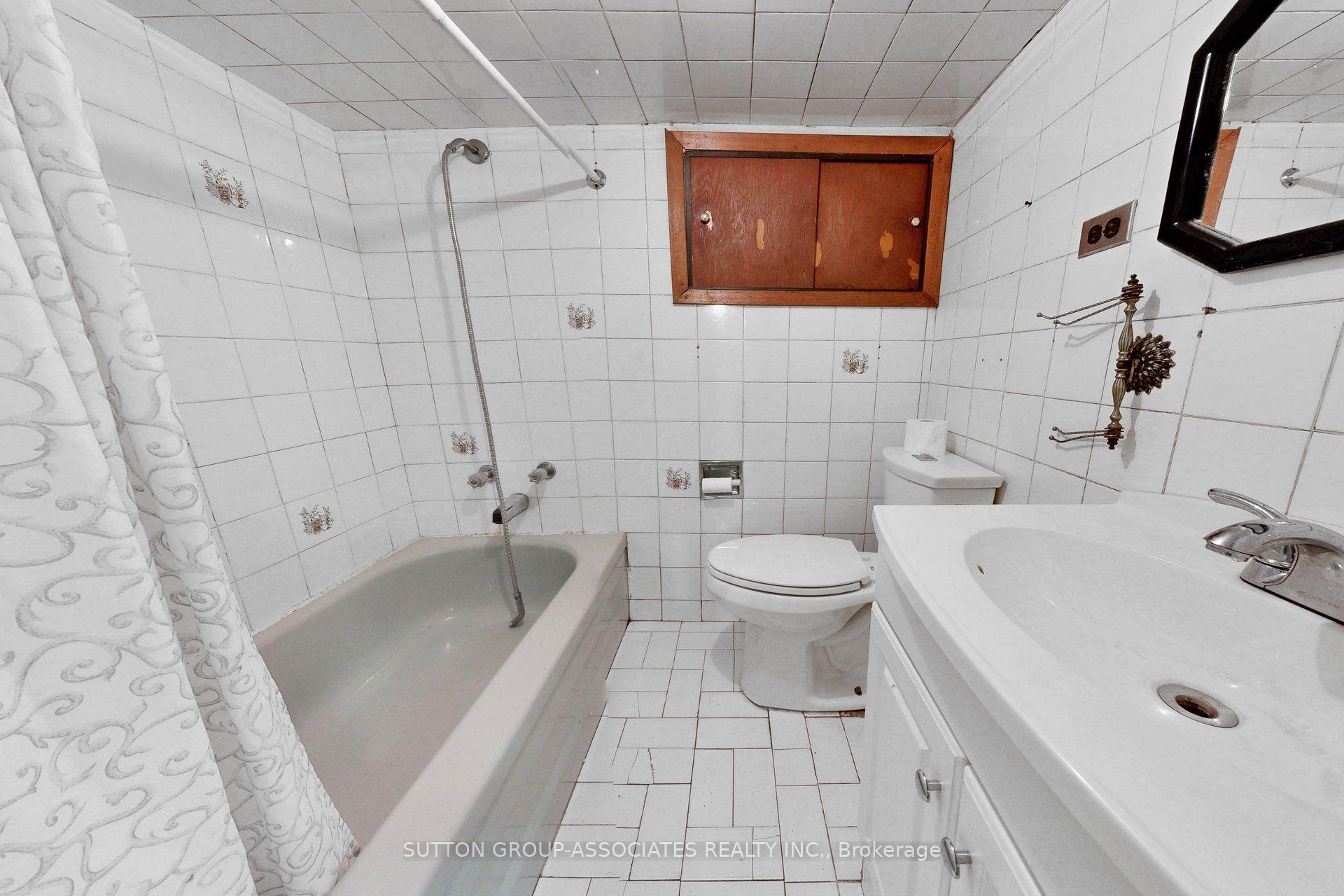 Photo 23 of 18 1/2 Bellevue Avenue, Toronto, Kensington-Chinatown — HOMEH