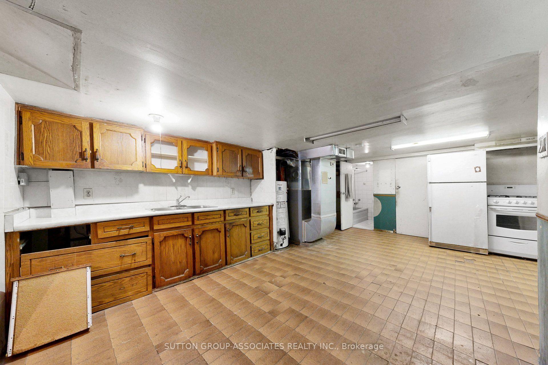 Photo 24 of 18 1/2 Bellevue Avenue, Toronto, Kensington-Chinatown — HOMEH