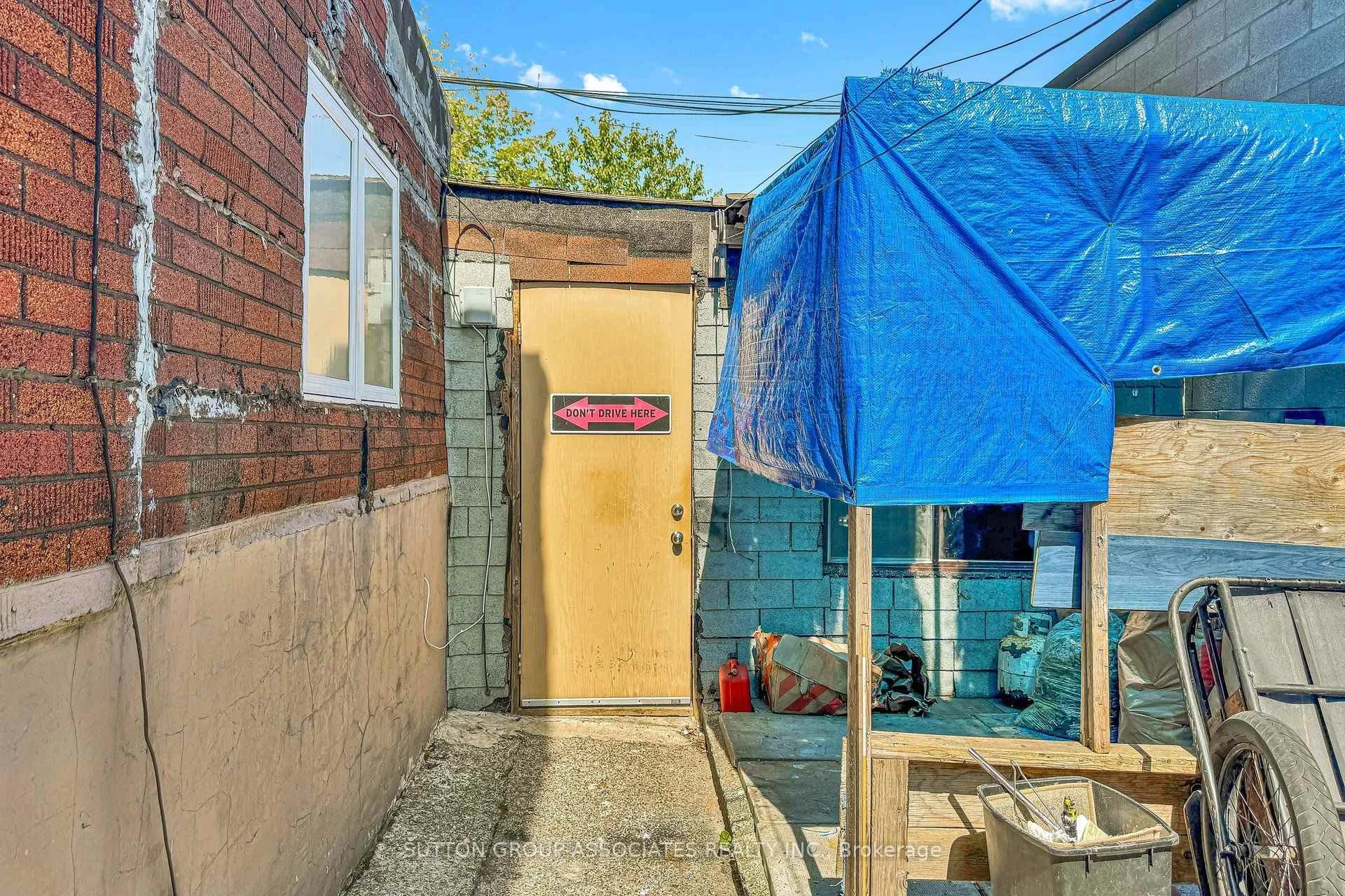 Photo 32 of 18 1/2 Bellevue Avenue, Toronto, Kensington-Chinatown — HOMEH