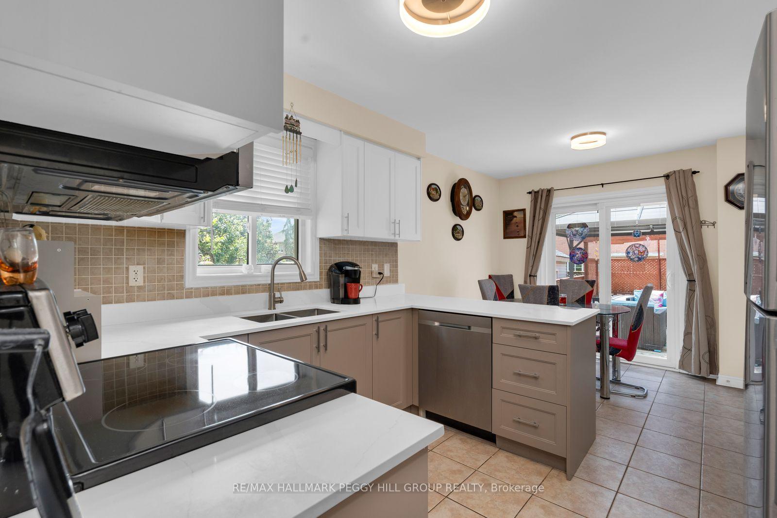Photo 3 of 9 Stephanie Lane, Barrie, Painswick South — HOMEH