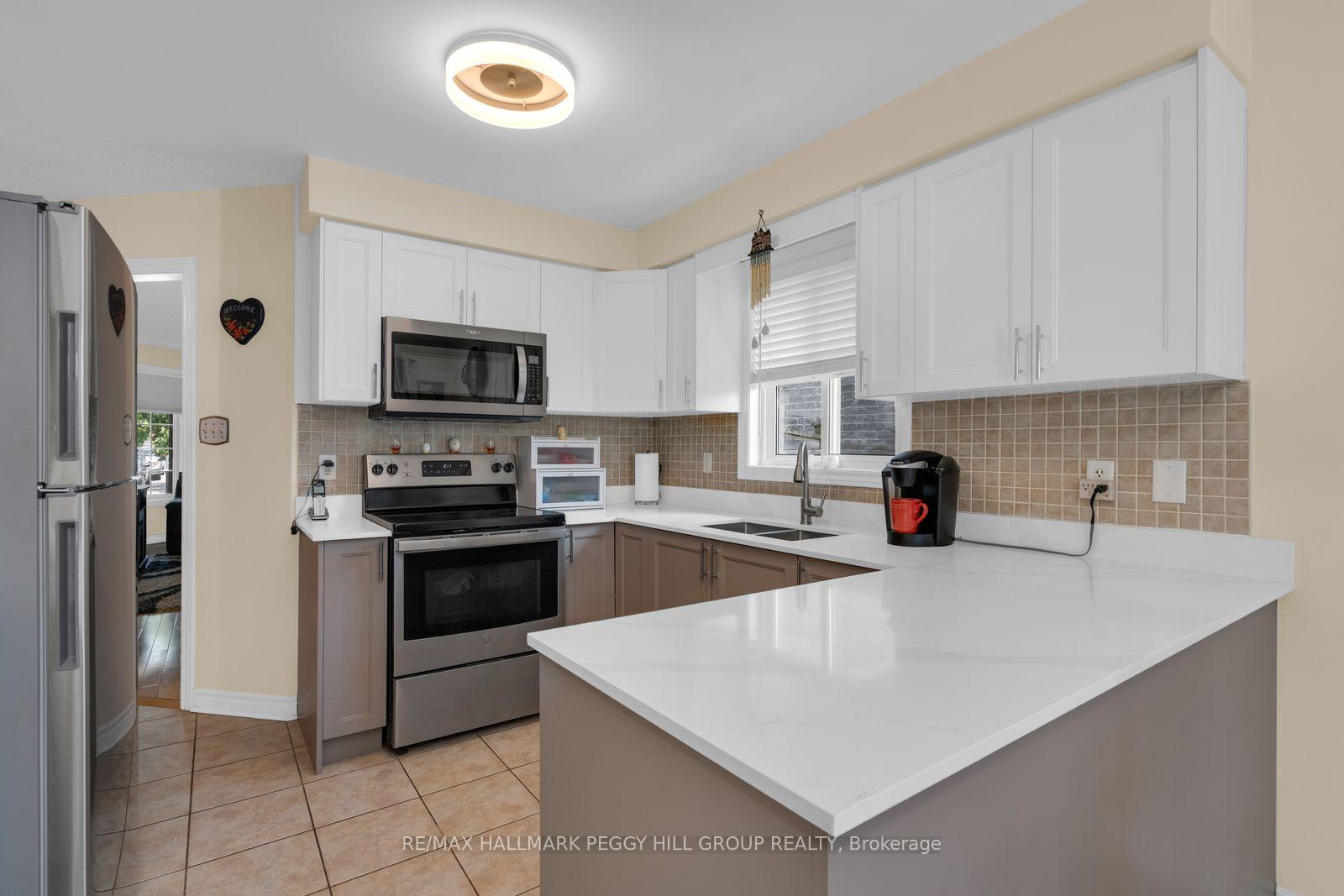 Photo 4 of 9 Stephanie Lane, Barrie, Painswick South — HOMEH