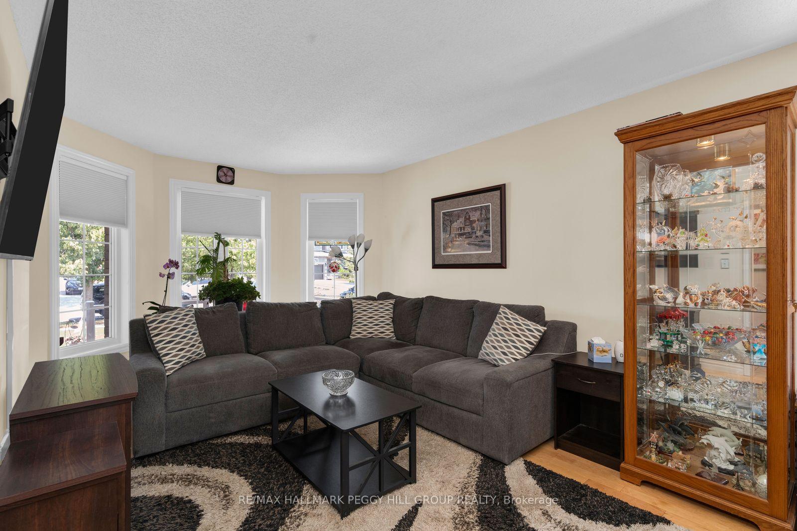 Photo 8 of 9 Stephanie Lane, Barrie, Painswick South — HOMEH
