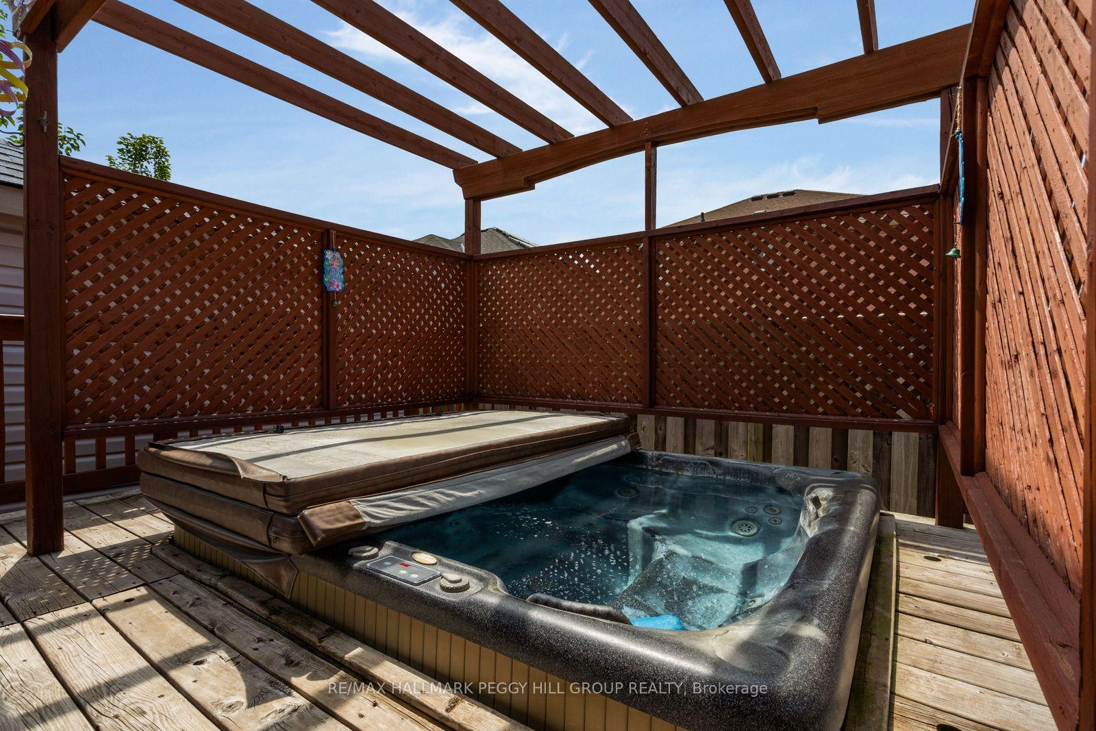 Photo 24 of 9 Stephanie Lane, Barrie, Painswick South — HOMEH