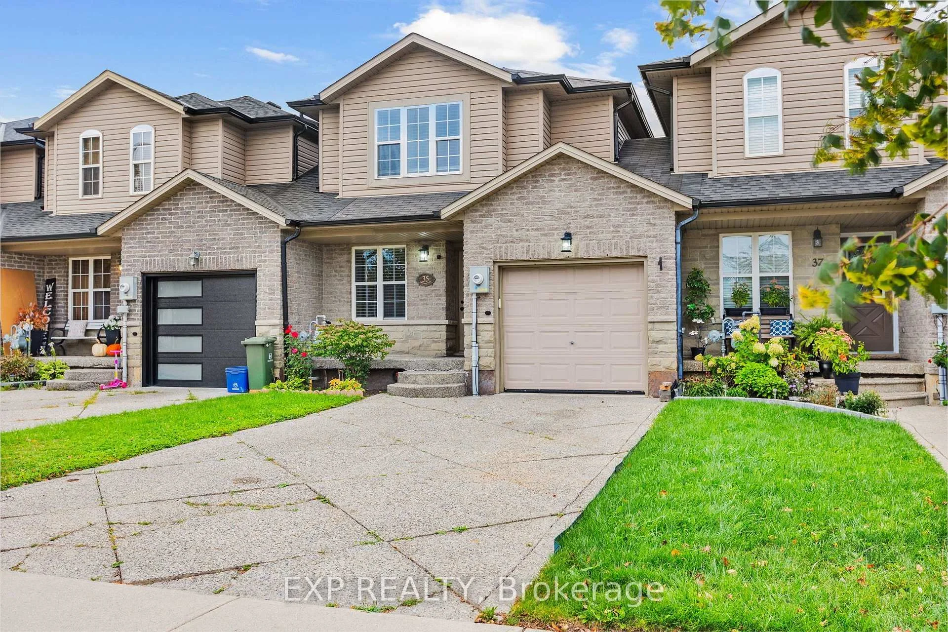 Photo of 35 Thames Way