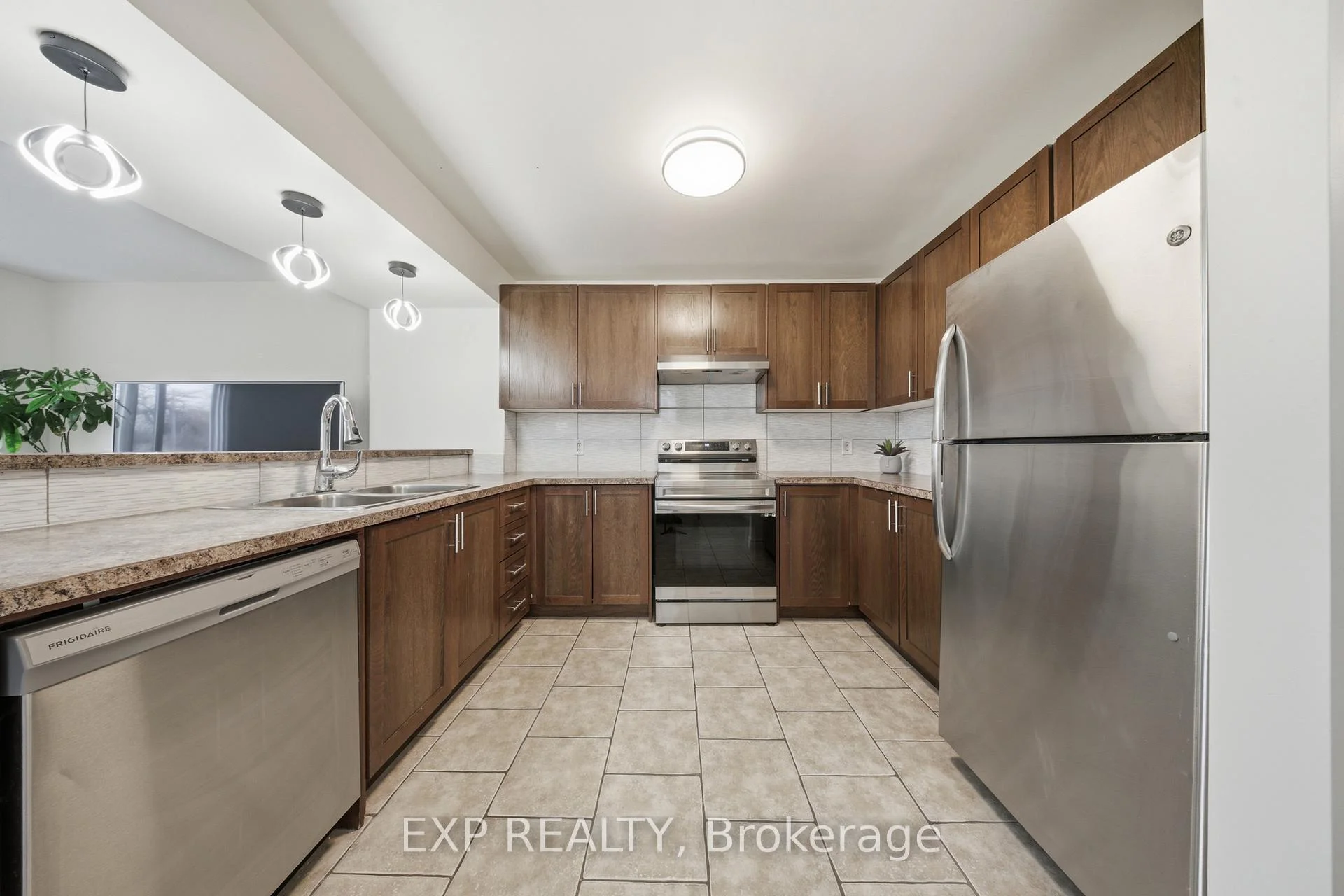 Photo 31 of 35 Thames Way, Hamilton, Mount Hope — HOMEH