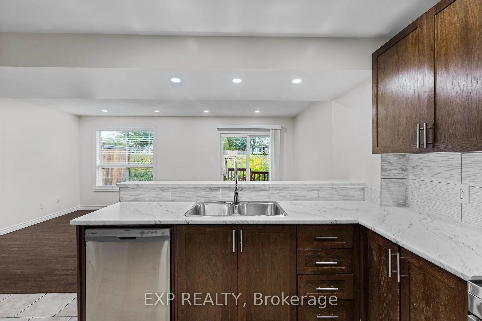 Photo 40 of 35 Thames Way, Hamilton, Mount Hope — HOMEH