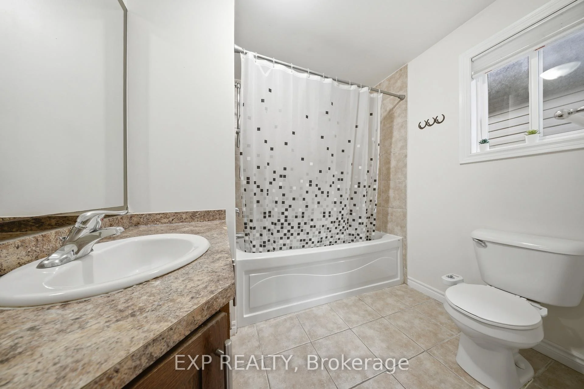 Photo 56 of 35 Thames Way, Hamilton, Mount Hope — HOMEH
