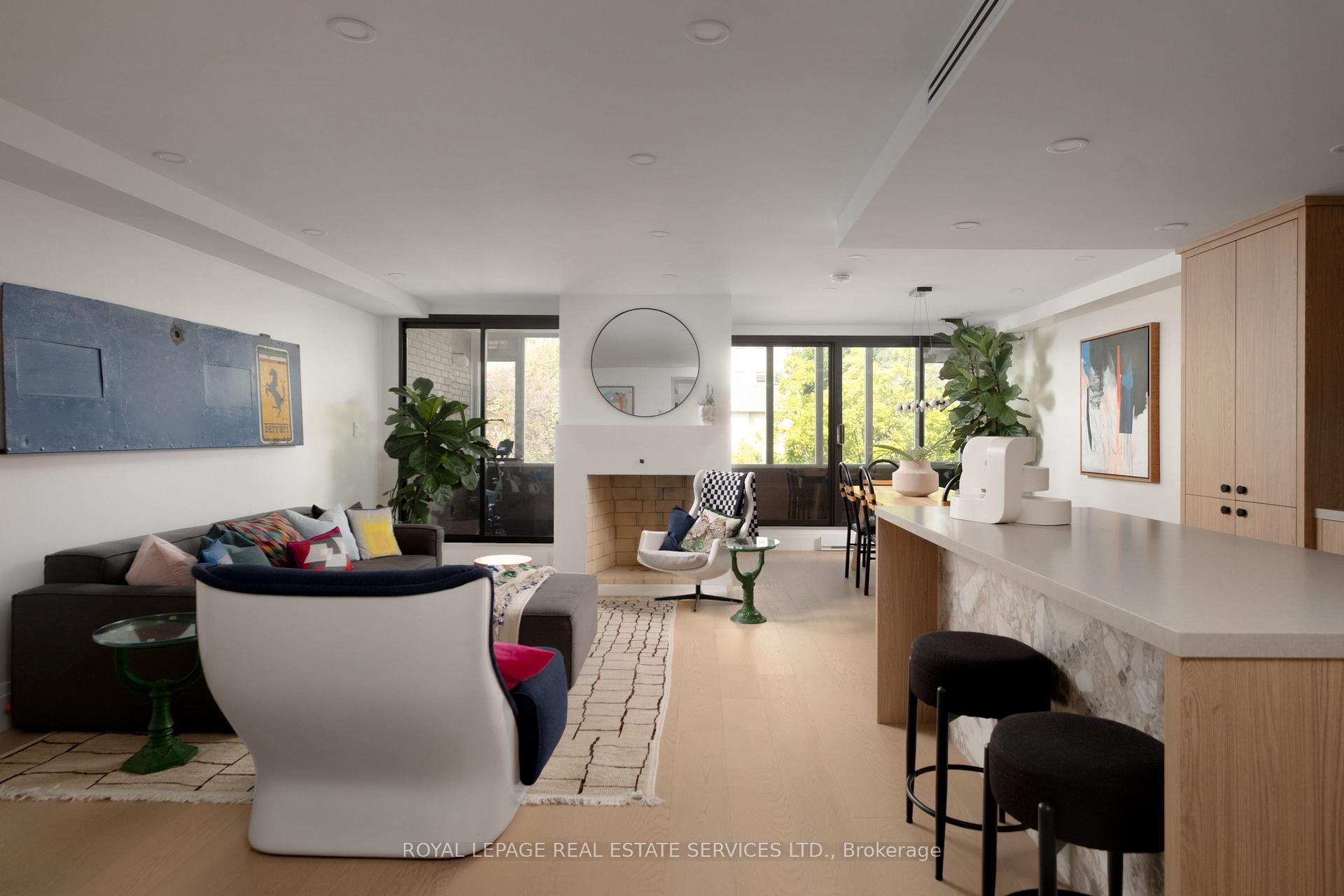 Photo 2 of Unit 402, 349 St. Clair Avenue W, Toronto, Casa Loma — HOMEH