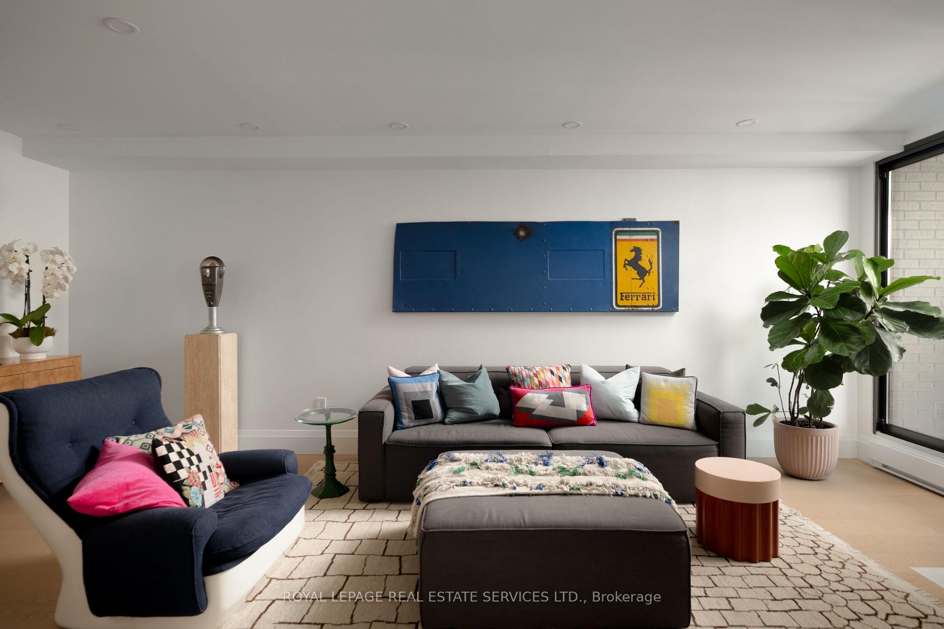 Photo 4 of Unit 402, 349 St. Clair Avenue W, Toronto, Casa Loma — HOMEH