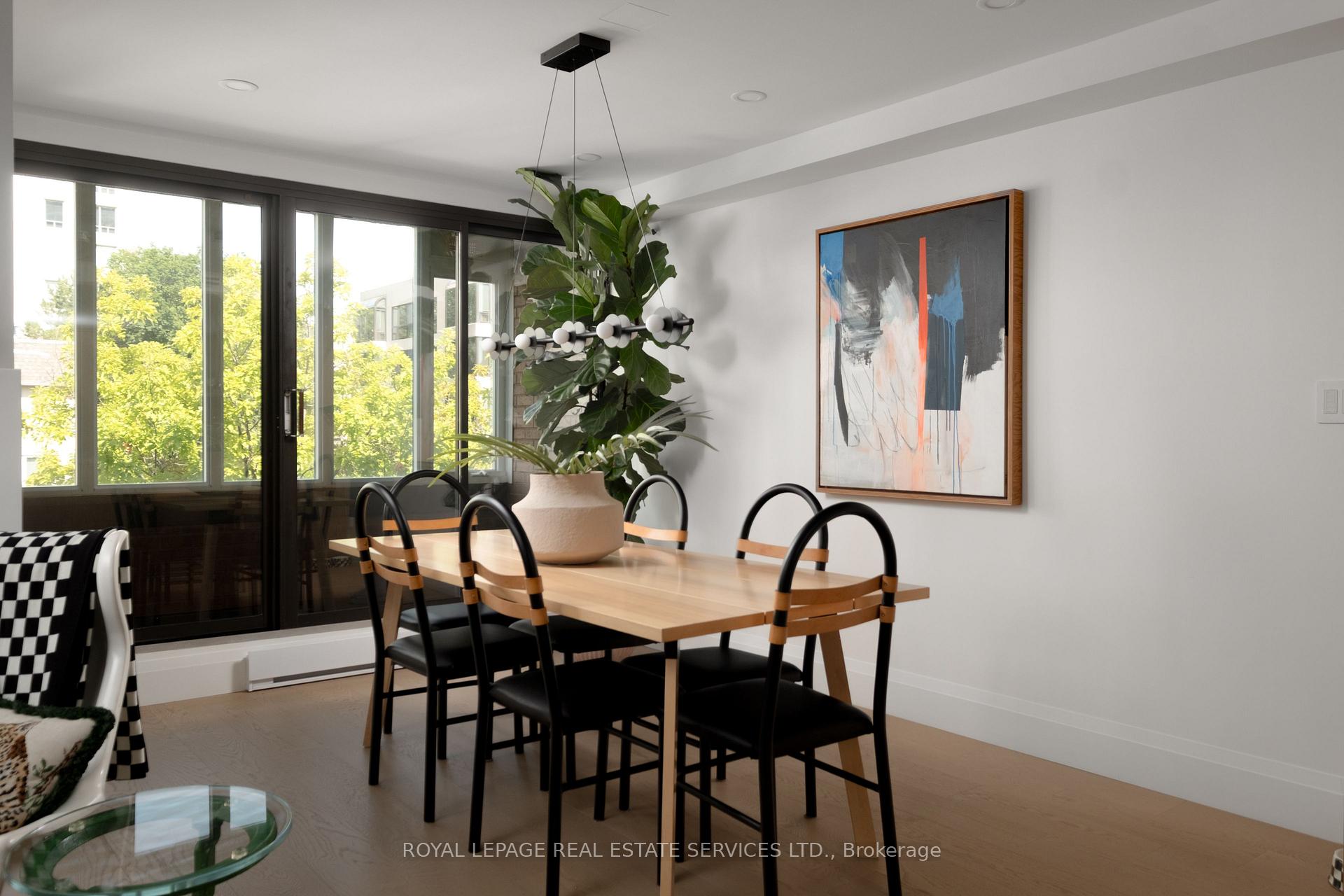 Photo 5 of Unit 402, 349 St. Clair Avenue W, Toronto, Casa Loma — HOMEH