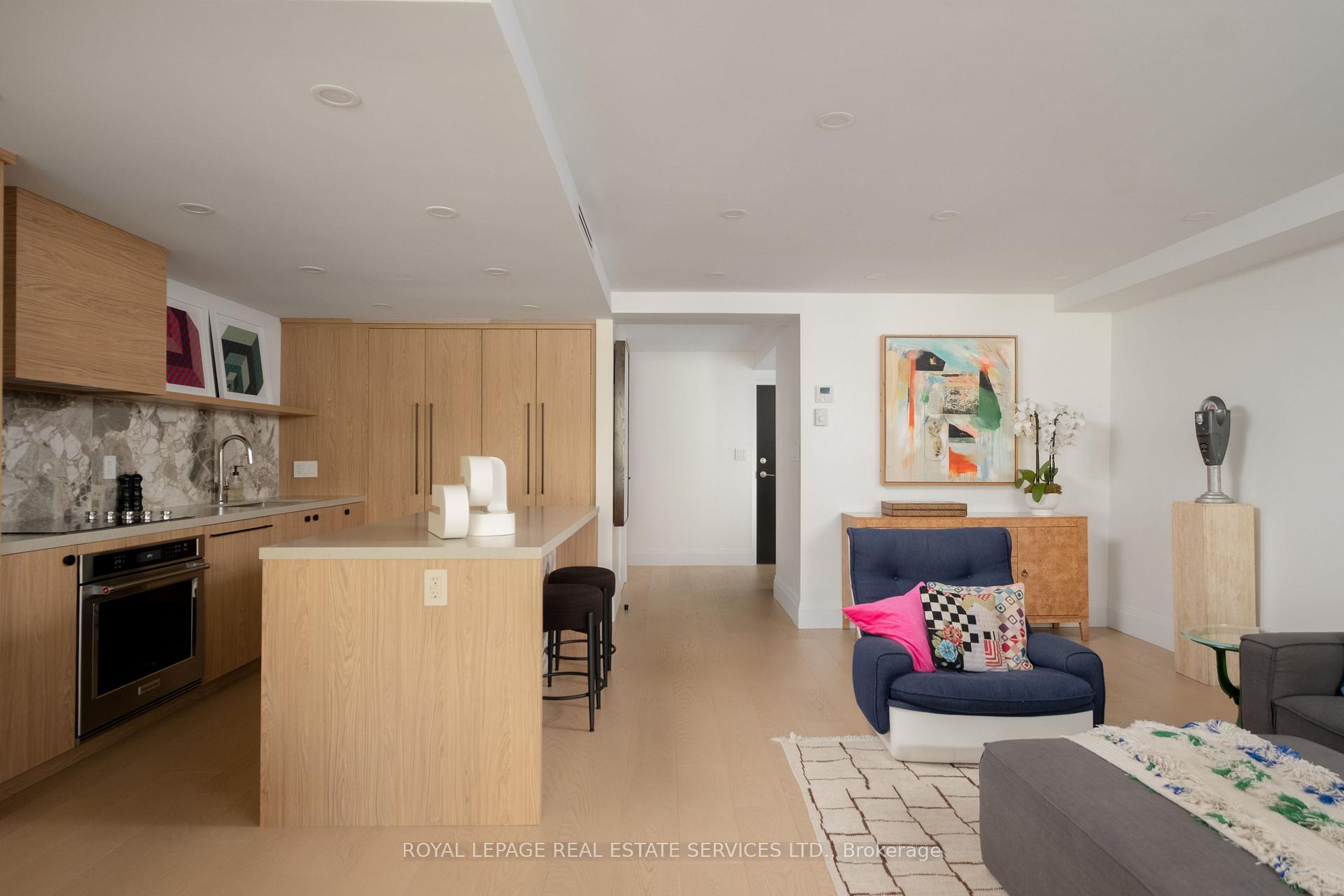 Photo 8 of Unit 402, 349 St. Clair Avenue W, Toronto, Casa Loma — HOMEH