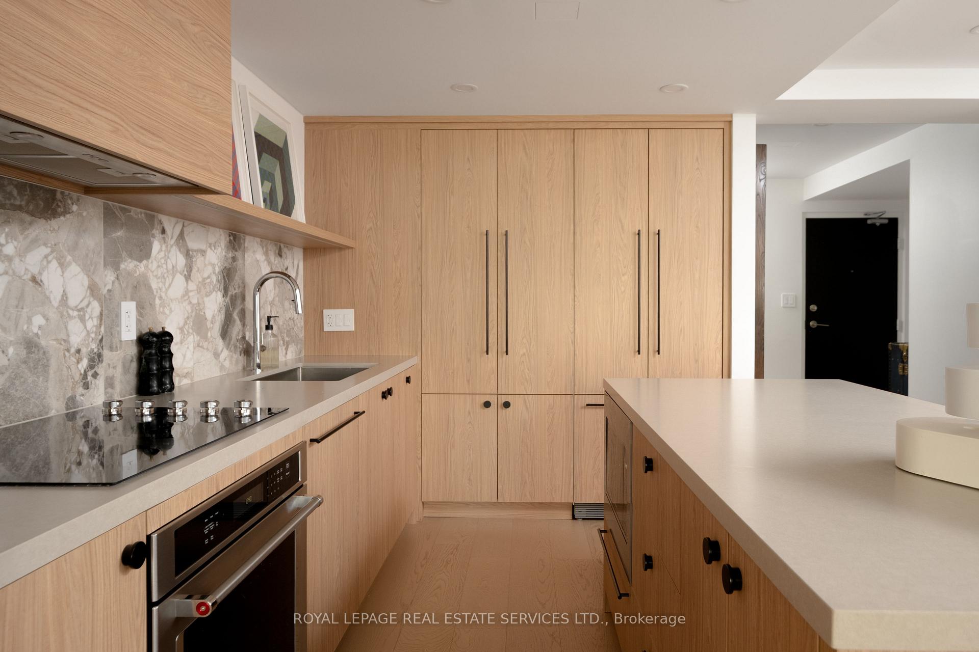 Photo 10 of Unit 402, 349 St. Clair Avenue W, Toronto, Casa Loma — HOMEH