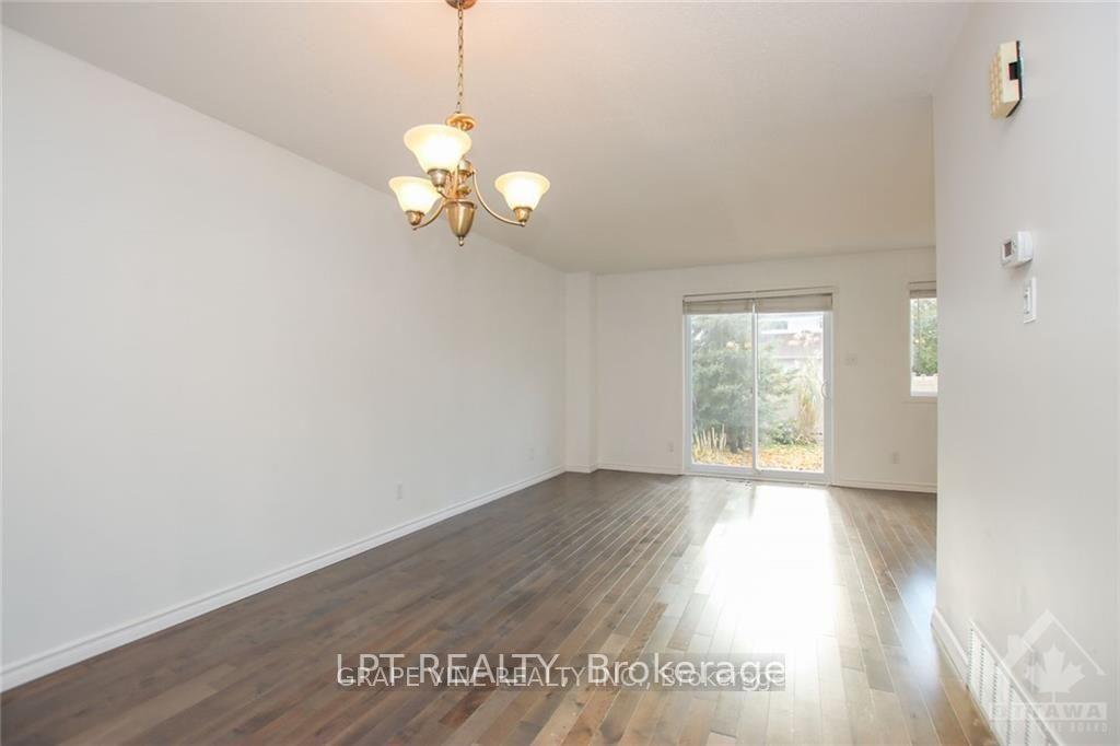 Photo 5 of 121 Erin Crescent, Ottawa, Hunt Club — HOMEH