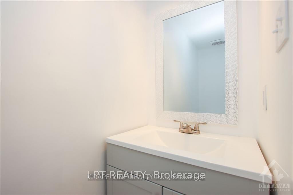 Photo 13 of 121 Erin Crescent, Ottawa, Hunt Club — HOMEH