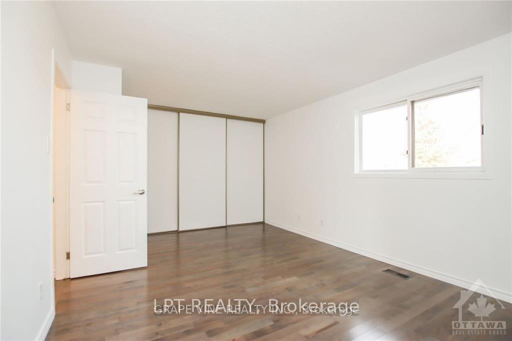 Photo 14 of 121 Erin Crescent, Ottawa, Hunt Club — HOMEH