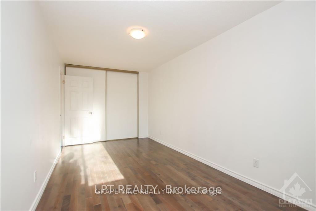 Photo 17 of 121 Erin Crescent, Ottawa, Hunt Club — HOMEH