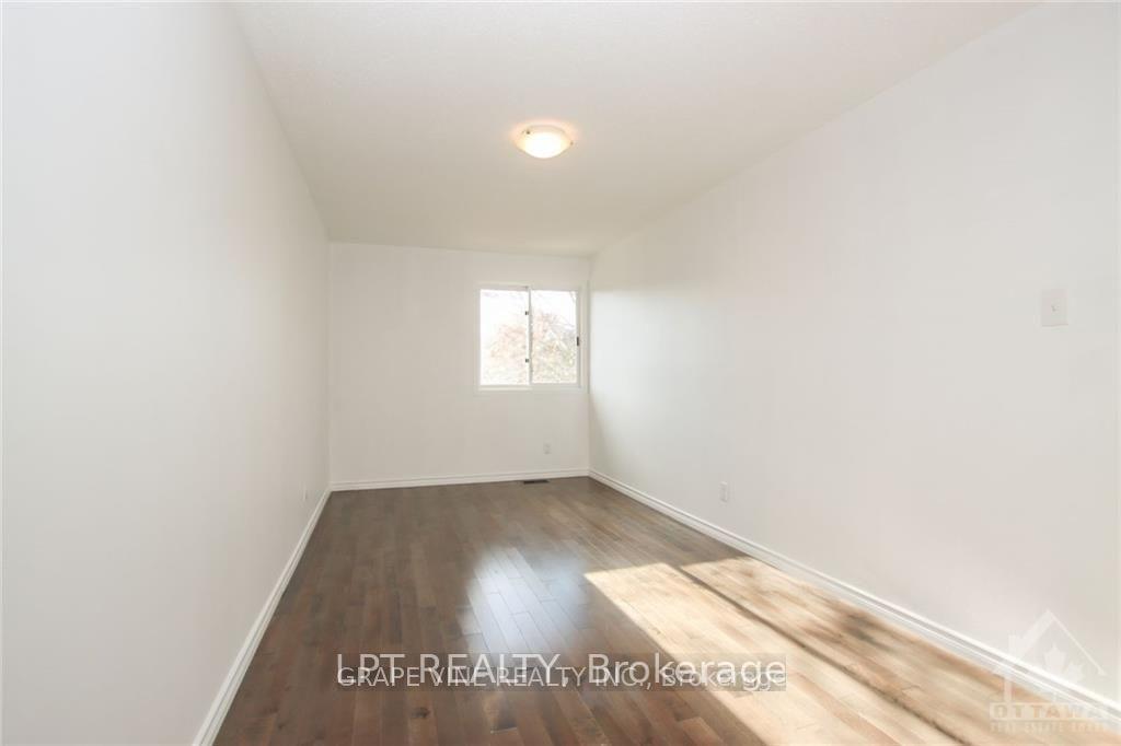 Photo 18 of 121 Erin Crescent, Ottawa, Hunt Club — HOMEH