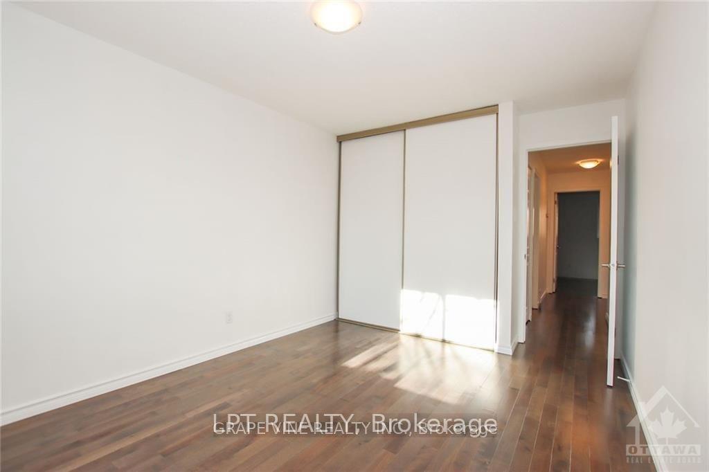 Photo 19 of 121 Erin Crescent, Ottawa, Hunt Club — HOMEH