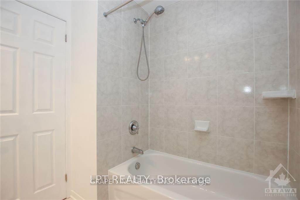 Photo 23 of 121 Erin Crescent, Ottawa, Hunt Club — HOMEH
