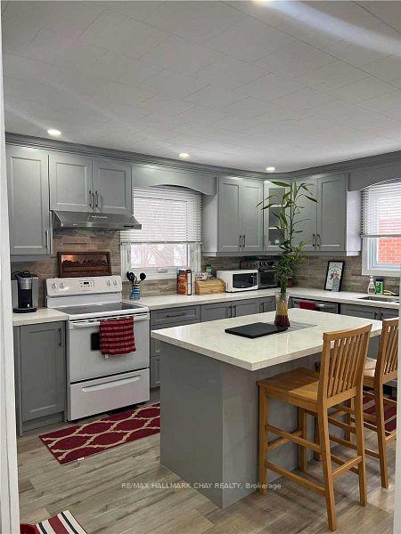 Photo 3 of Unit Upper, 339 William Street, Shelburne — HOMEH