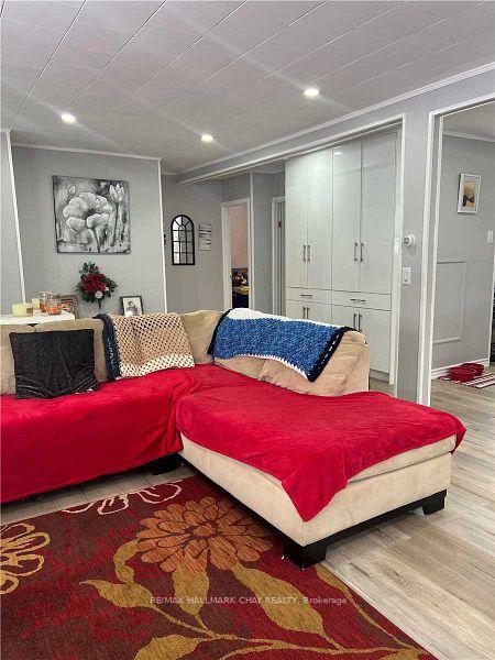 Photo 5 of Unit Upper, 339 William Street, Shelburne — HOMEH