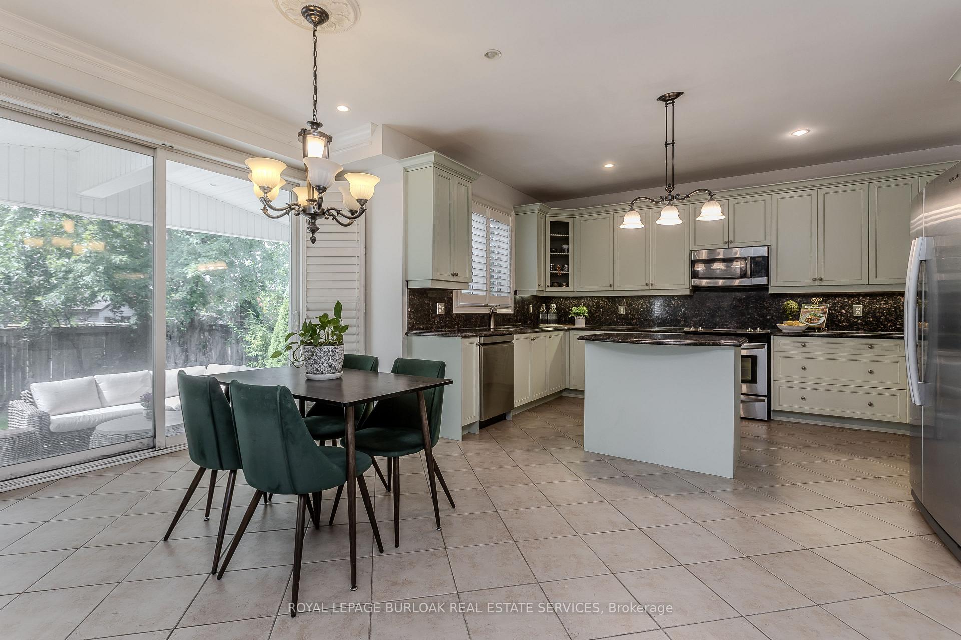Photo 9 of 2194 Berwick Drive, Burlington, Roseland — HOMEH