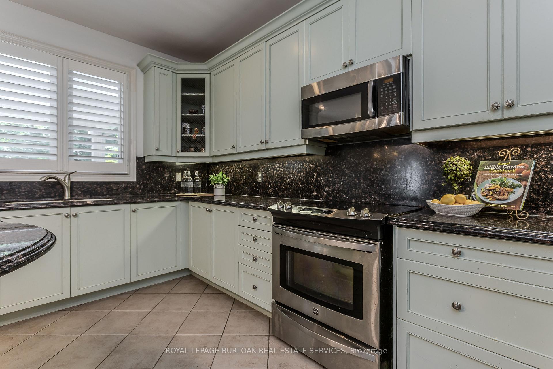 Photo 11 of 2194 Berwick Drive, Burlington, Roseland — HOMEH