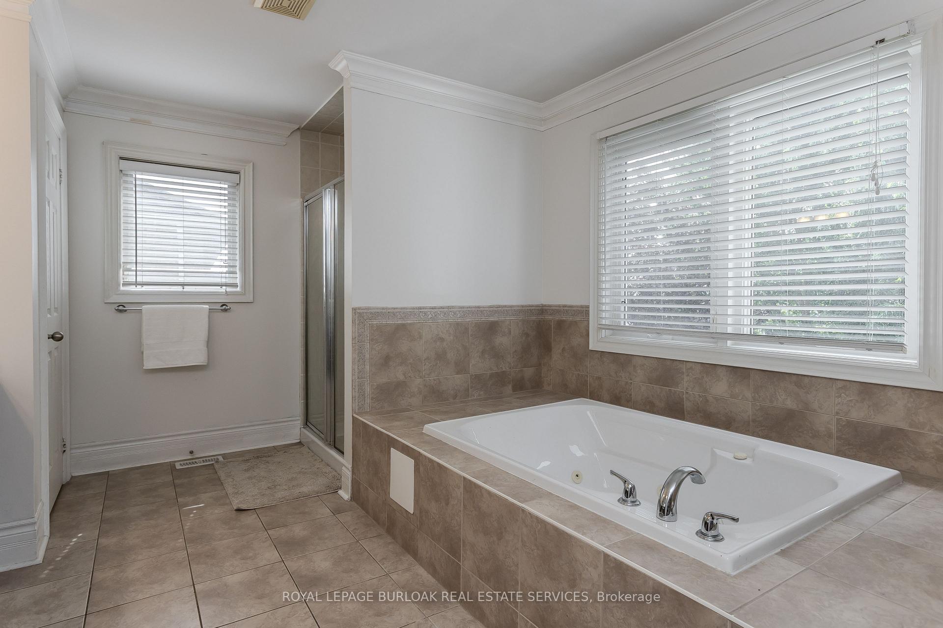 Photo 20 of 2194 Berwick Drive, Burlington, Roseland — HOMEH