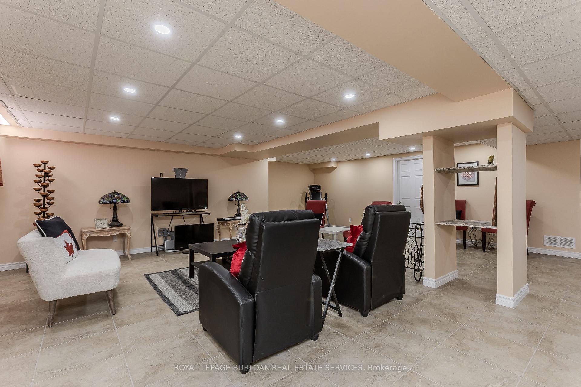 Photo 27 of 2194 Berwick Drive, Burlington, Roseland — HOMEH