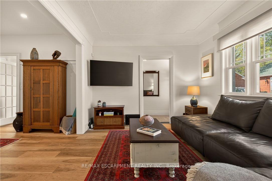 Photo 7 of 32 Magill Street, Hamilton, Strathcona — HOMEH