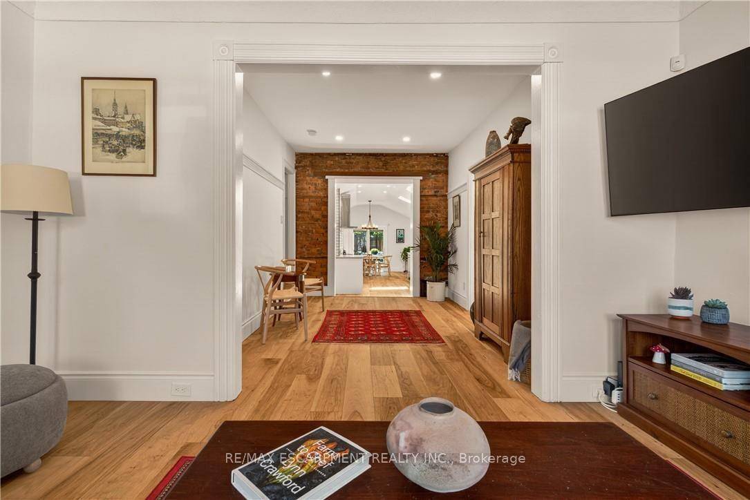 Photo 8 of 32 Magill Street, Hamilton, Strathcona — HOMEH