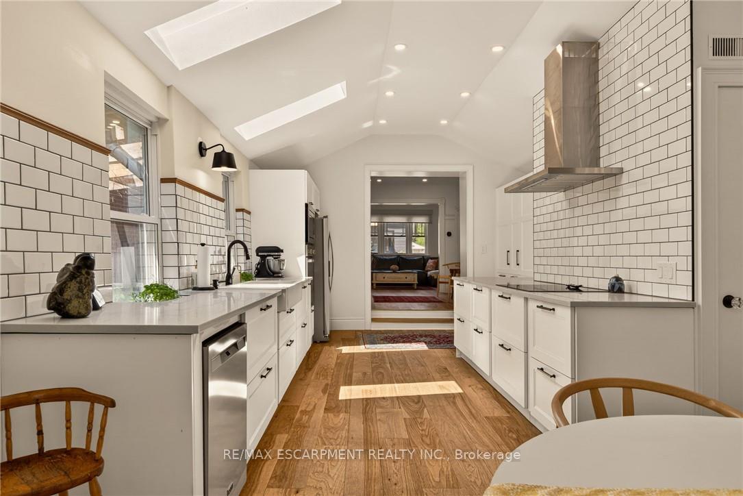 Photo 14 of 32 Magill Street, Hamilton, Strathcona — HOMEH