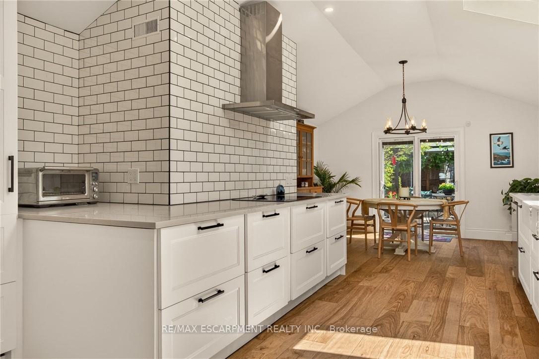 Photo 18 of 32 Magill Street, Hamilton, Strathcona — HOMEH