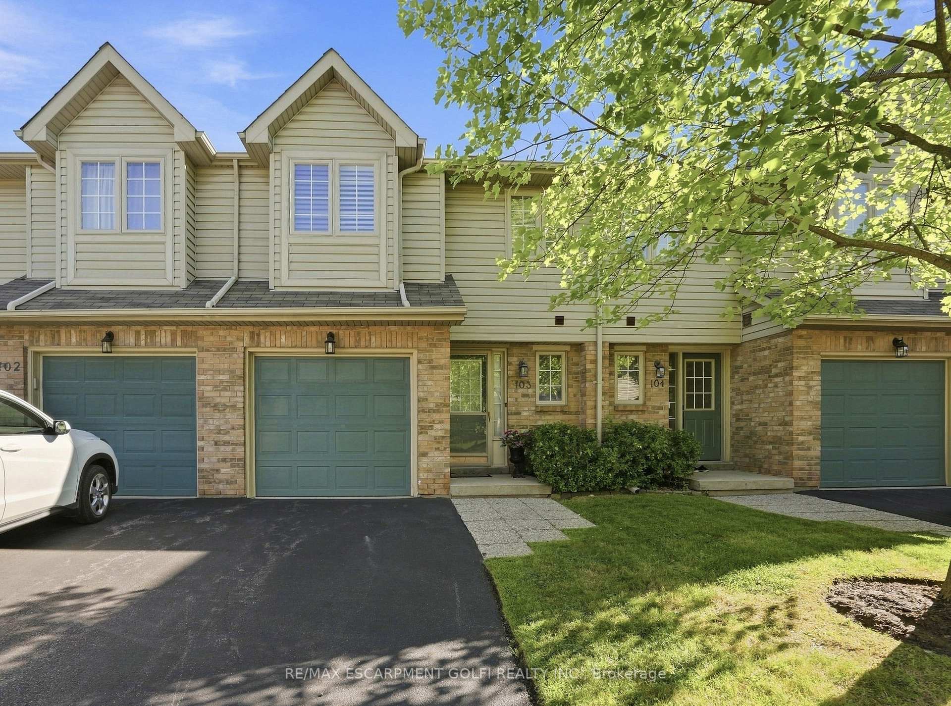 Photo 2 of Unit 103, 3333 New Street, Burlington, Roseland — HOMEH
