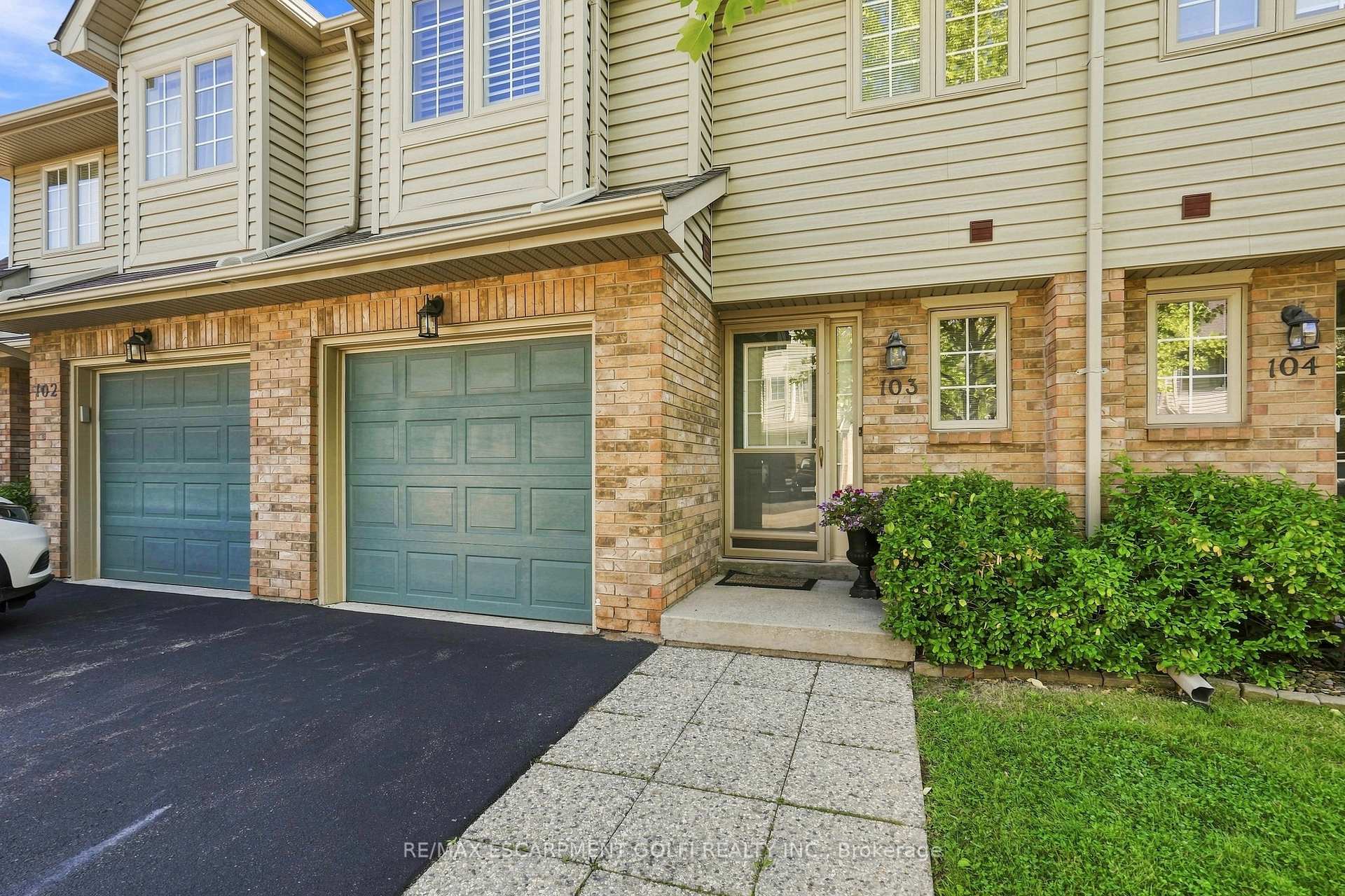 Photo 3 of Unit 103, 3333 New Street, Burlington, Roseland — HOMEH