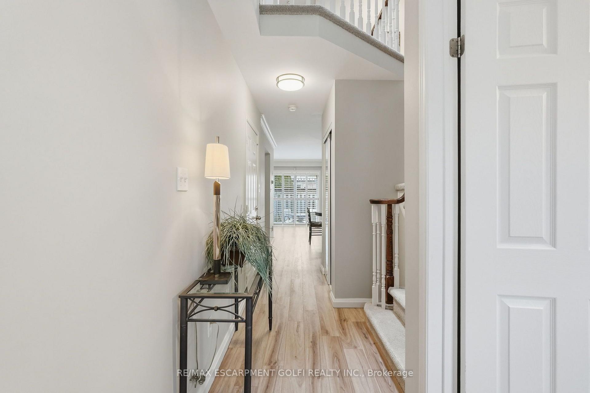 Photo 4 of Unit 103, 3333 New Street, Burlington, Roseland — HOMEH