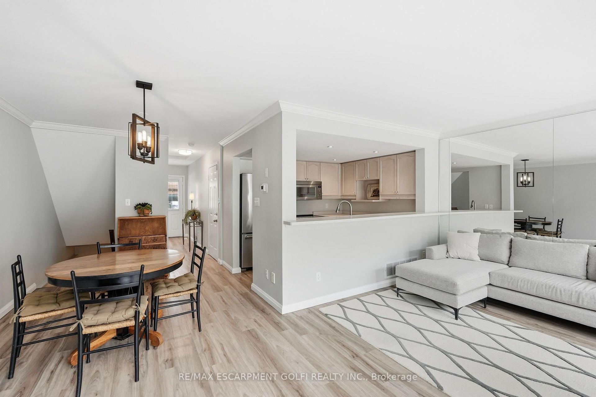 Photo 6 of Unit 103, 3333 New Street, Burlington, Roseland — HOMEH