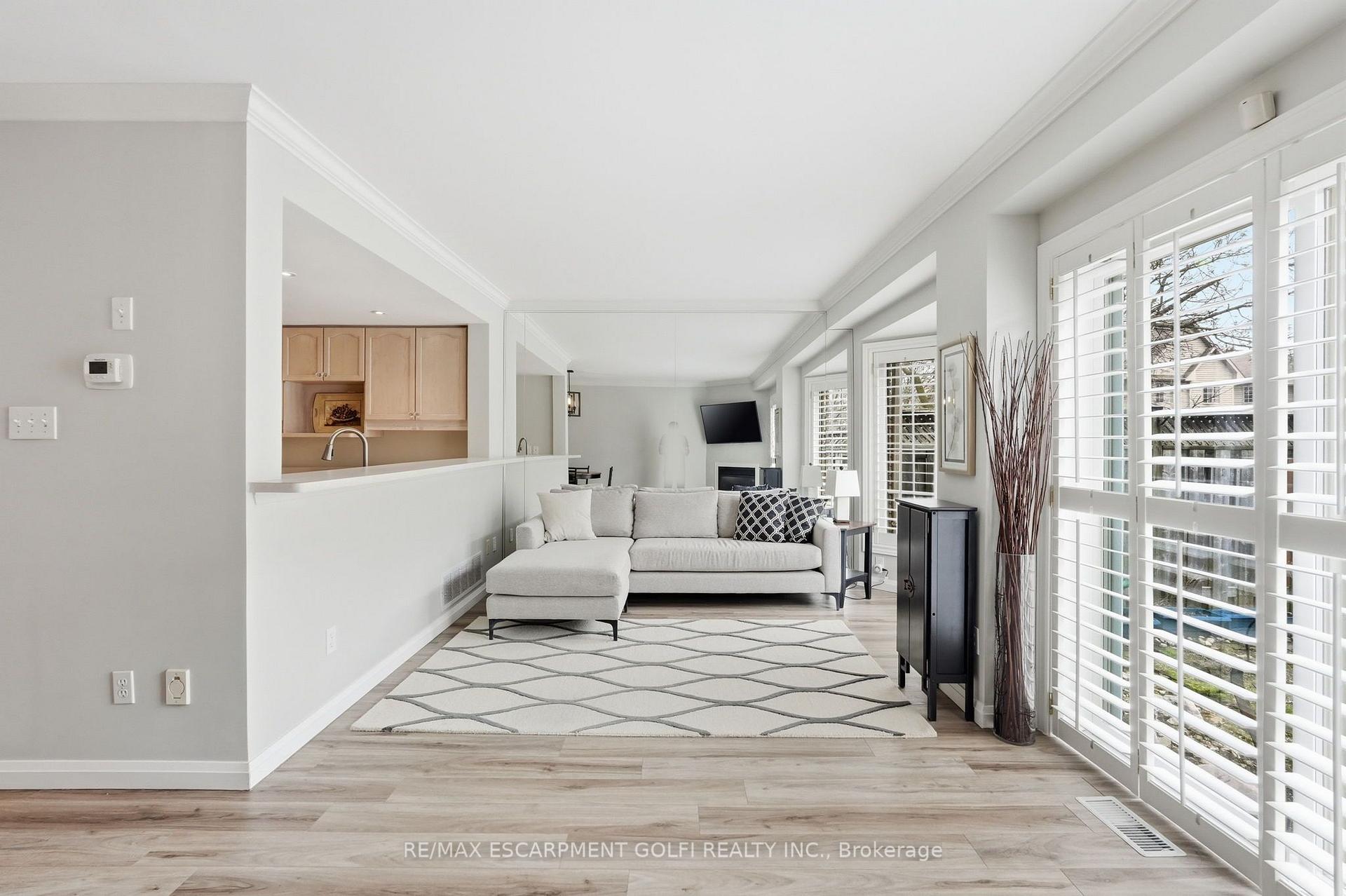 Photo 7 of Unit 103, 3333 New Street, Burlington, Roseland — HOMEH