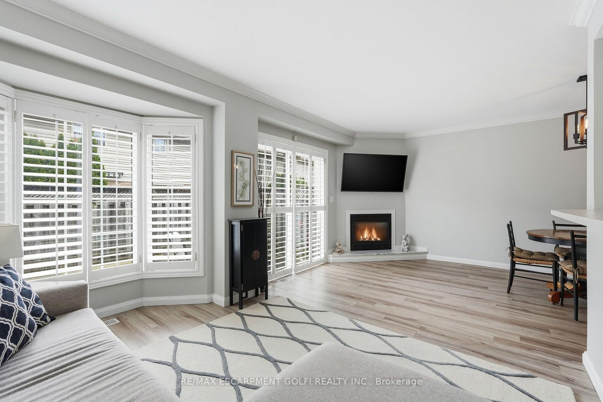 Photo 8 of Unit 103, 3333 New Street, Burlington, Roseland — HOMEH