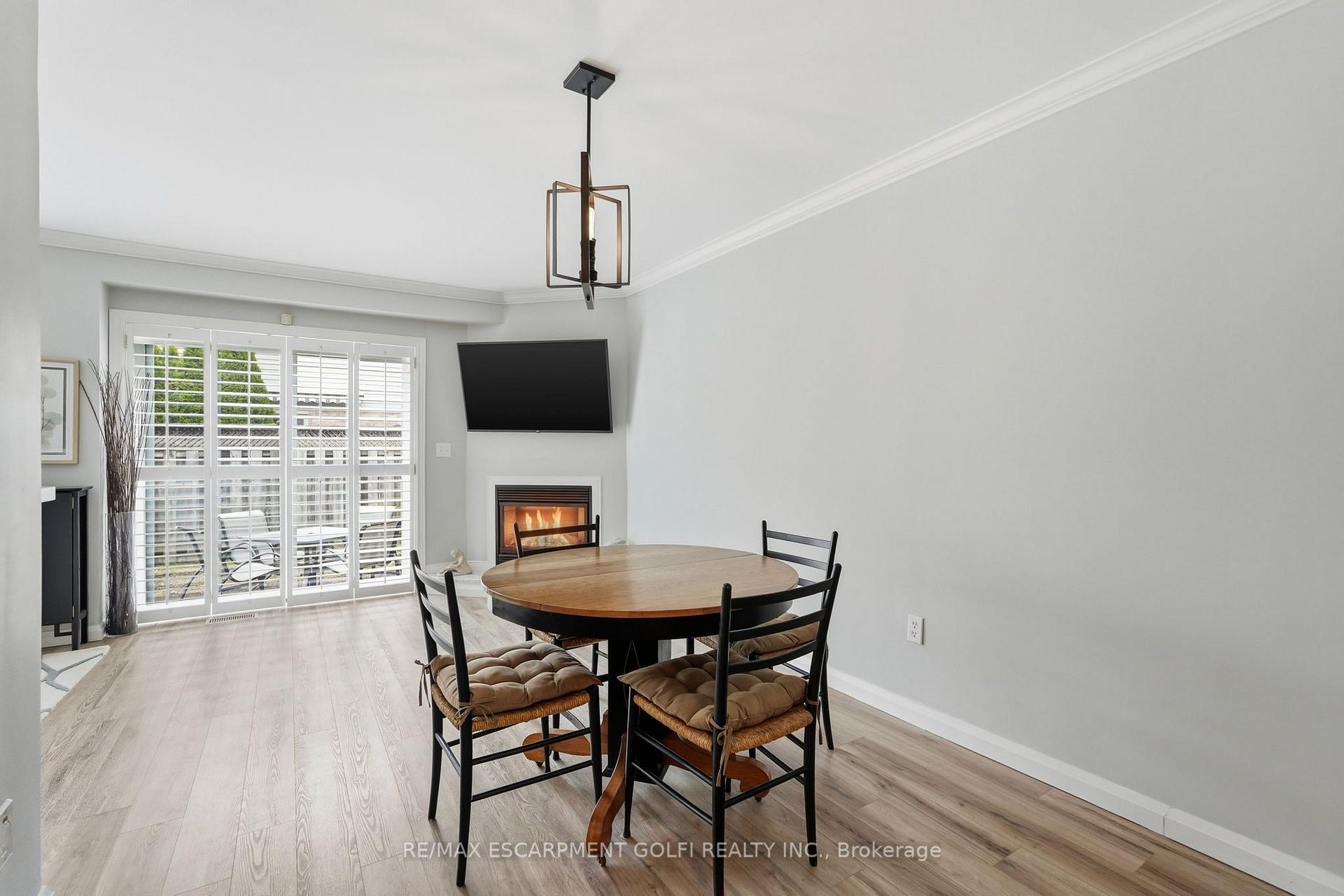 Photo 12 of Unit 103, 3333 New Street, Burlington, Roseland — HOMEH