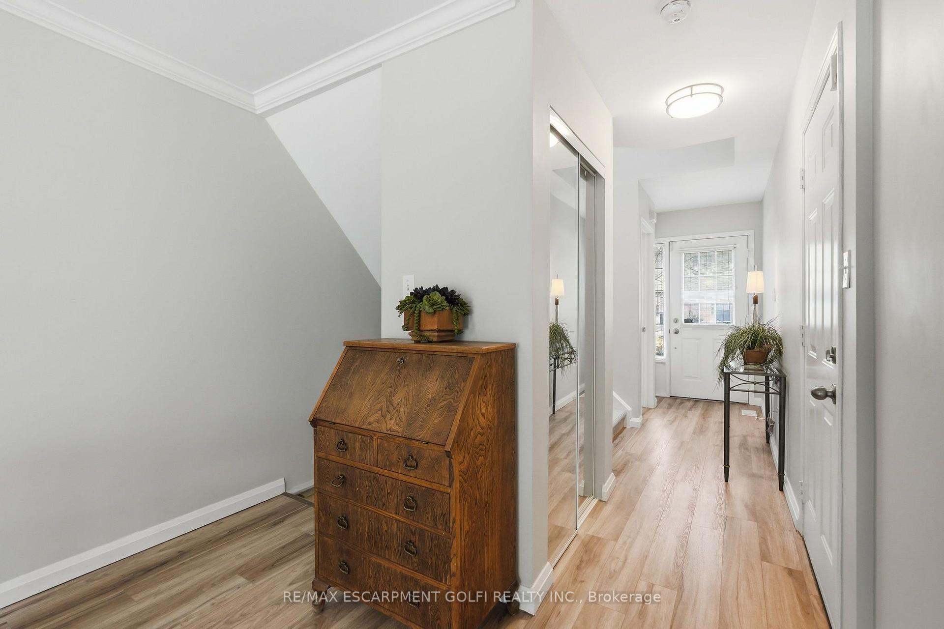 Photo 15 of Unit 103, 3333 New Street, Burlington, Roseland — HOMEH