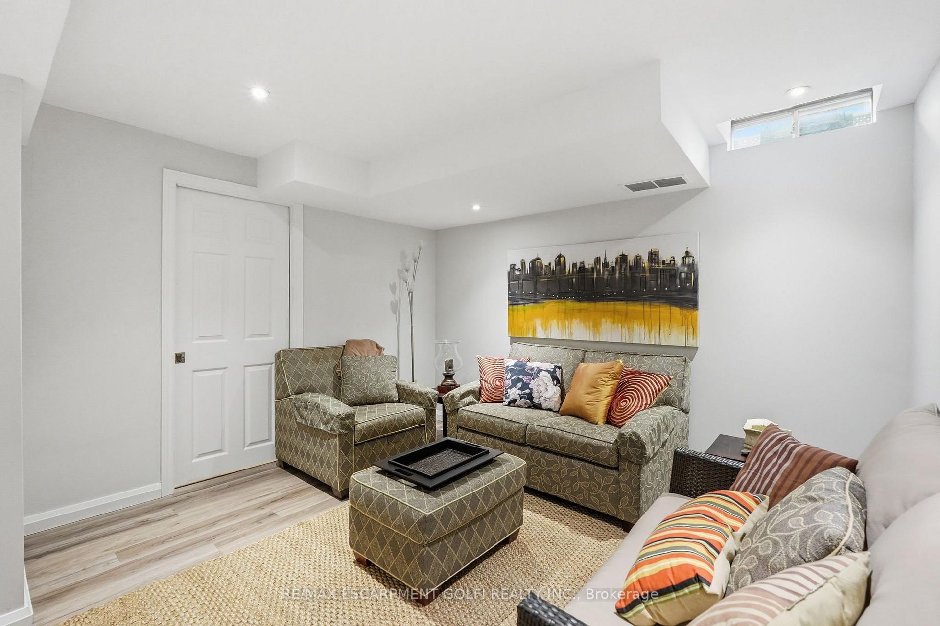 Photo 30 of Unit 103, 3333 New Street, Burlington, Roseland — HOMEH