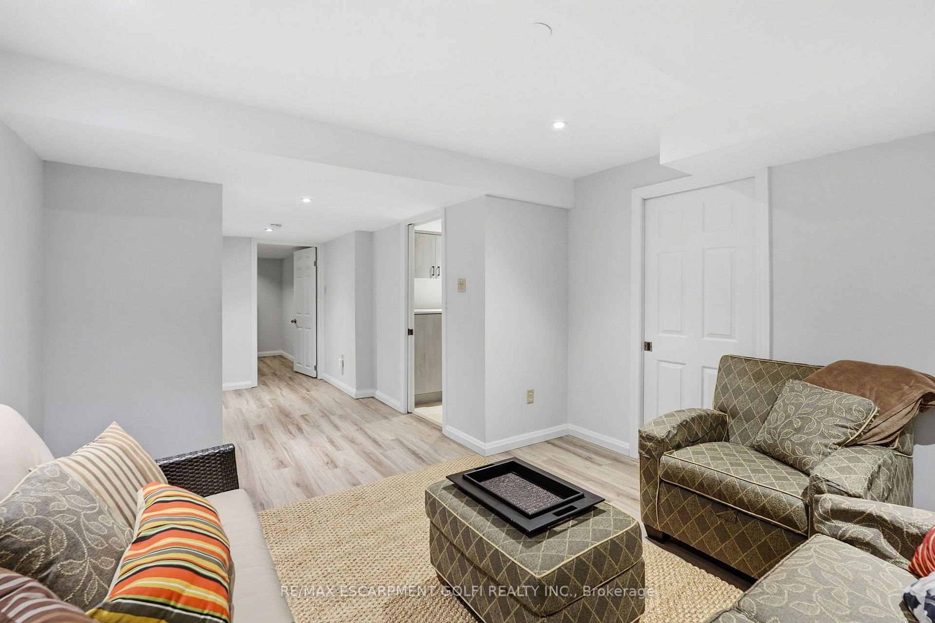 Photo 31 of Unit 103, 3333 New Street, Burlington, Roseland — HOMEH