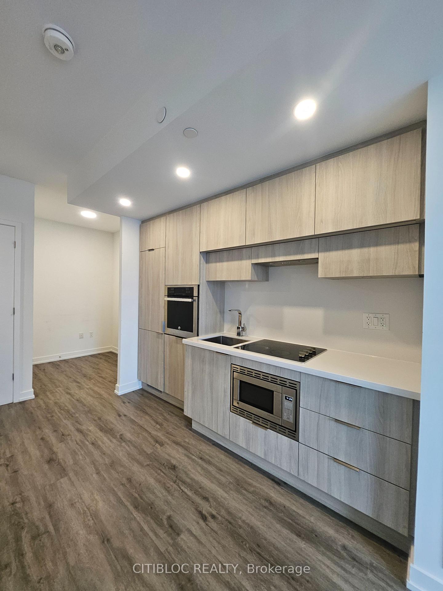 Photo 2 of Unit 601, 39 Roehampton Avenue, Toronto, Mount Pleasant West — HOMEH