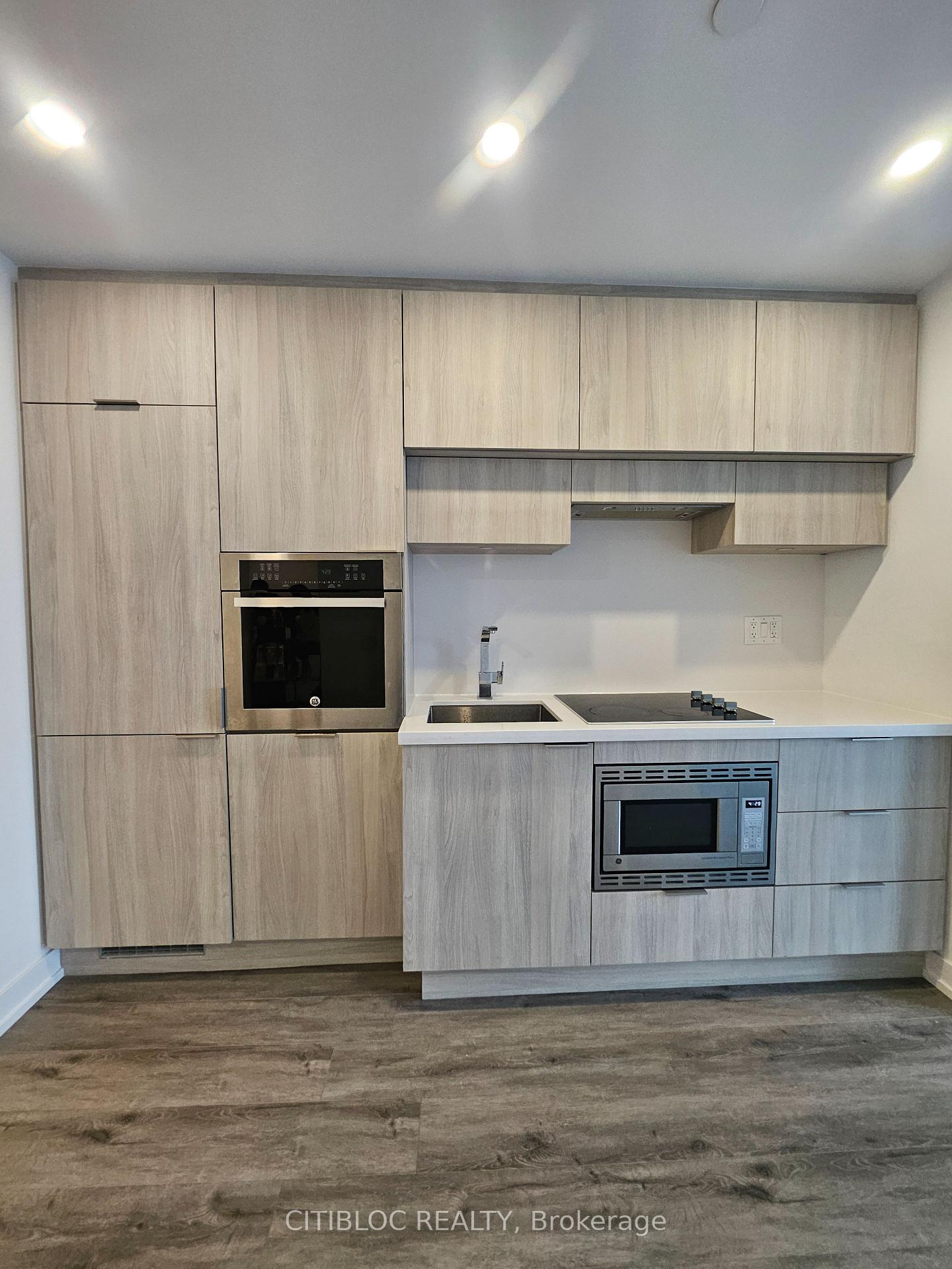 Photo 3 of Unit 601, 39 Roehampton Avenue, Toronto, Mount Pleasant West — HOMEH
