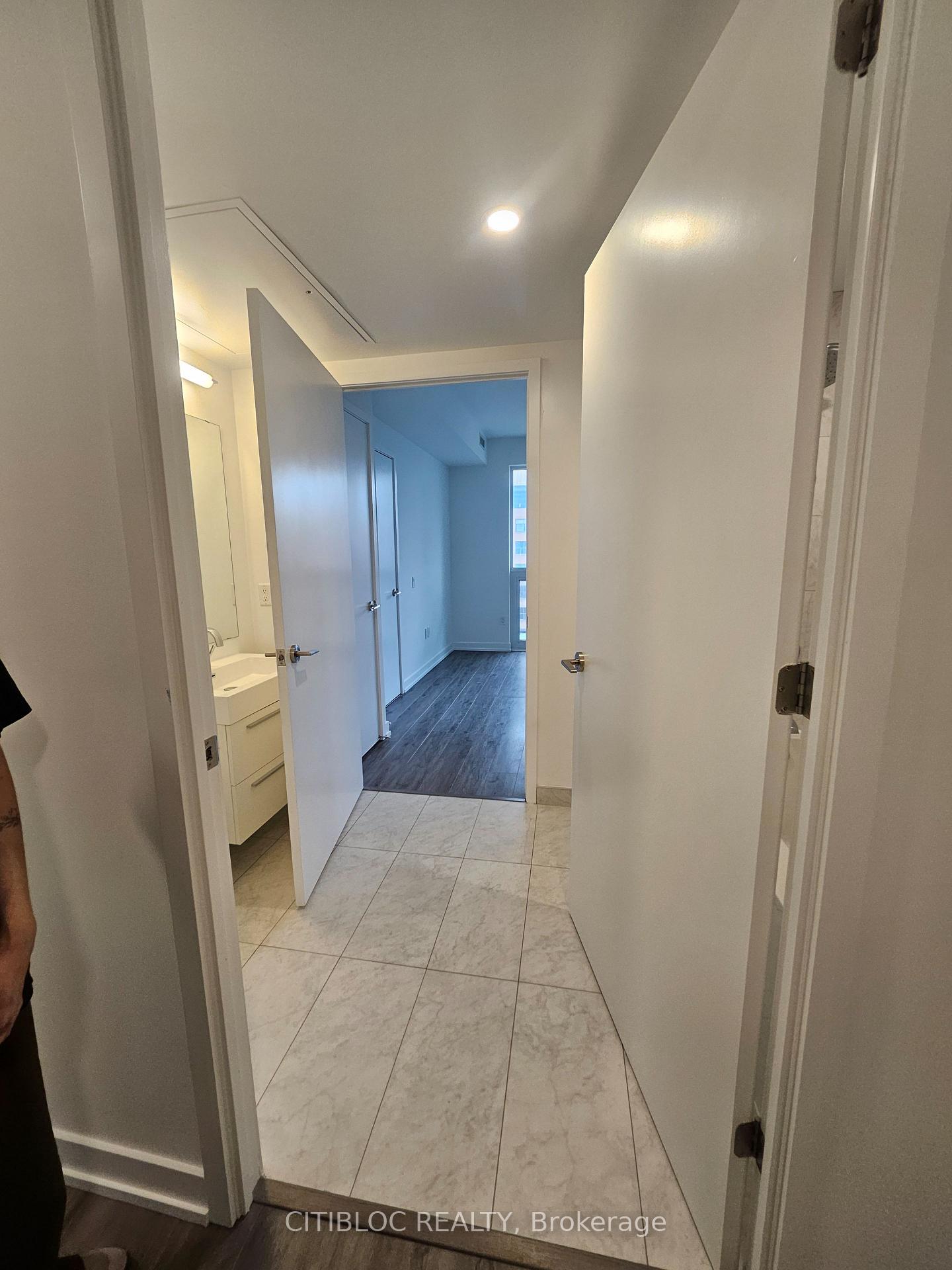 Photo 5 of Unit 601, 39 Roehampton Avenue, Toronto, Mount Pleasant West — HOMEH