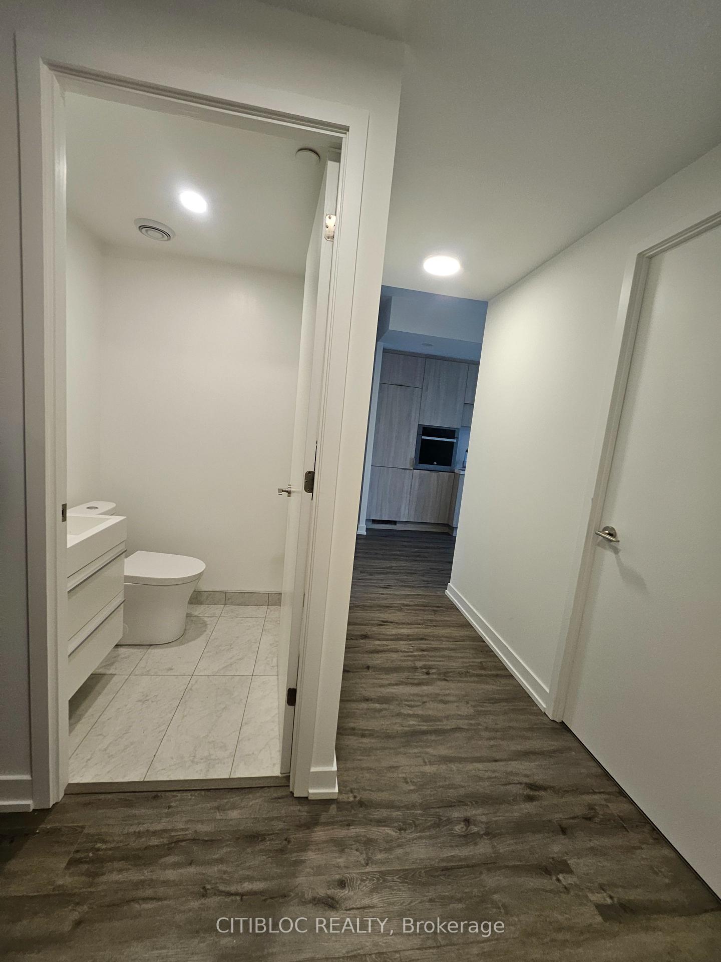 Photo 6 of Unit 601, 39 Roehampton Avenue, Toronto, Mount Pleasant West — HOMEH